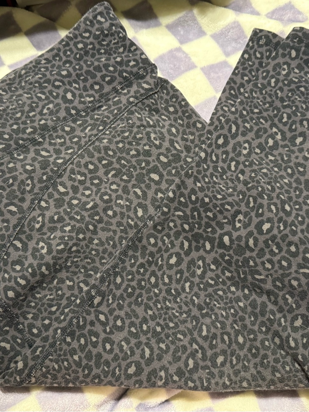 Xersion Gray and Black Leopard Print Capris